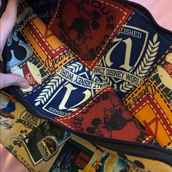 Disney Reversible Laptop Sleeve - Picture 2 of 3